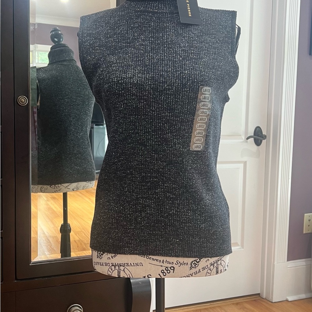 Women's Sleeveless Sweater - Black